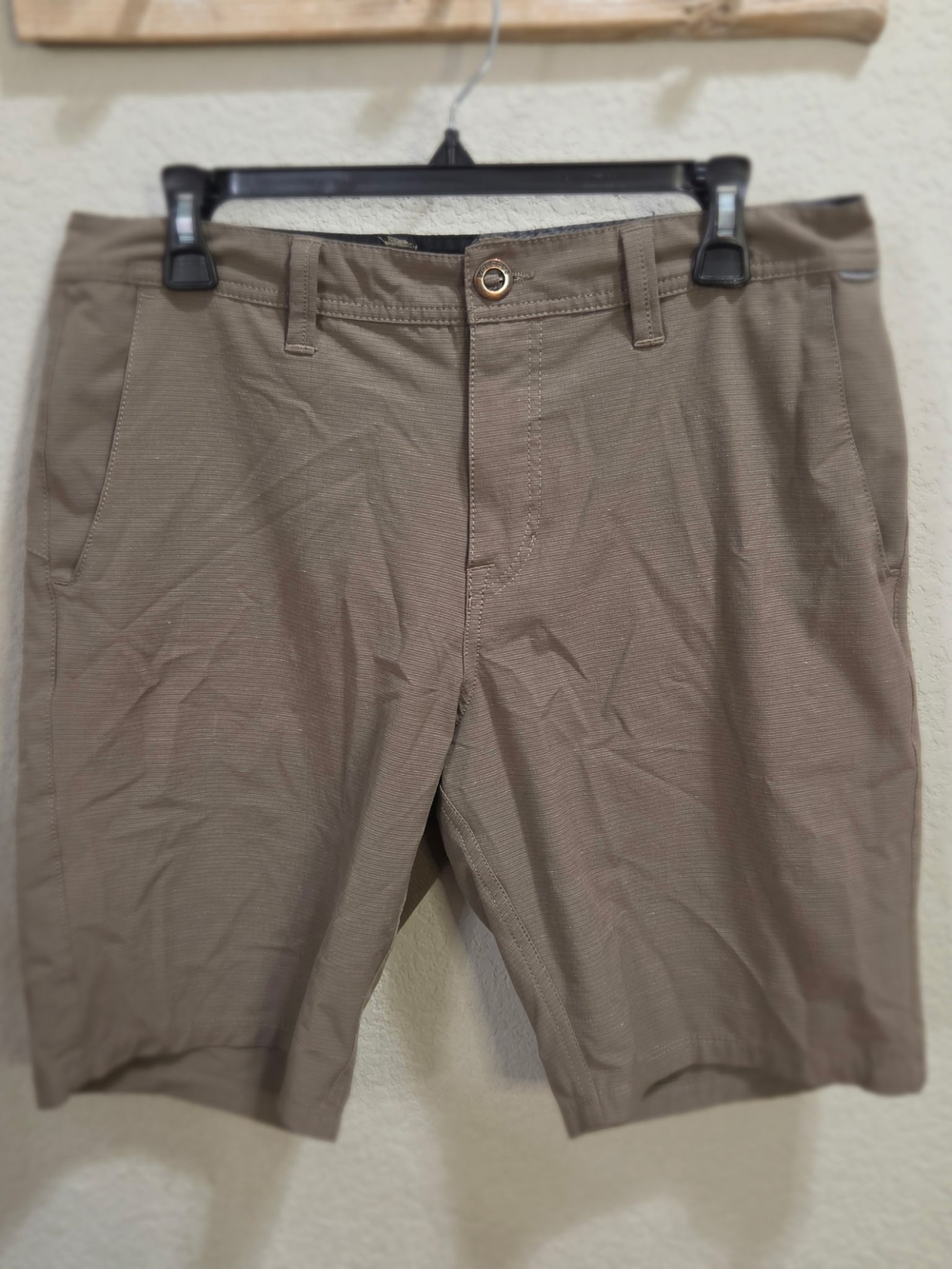 Volcom Men's Olive i Flat-Front Shorts